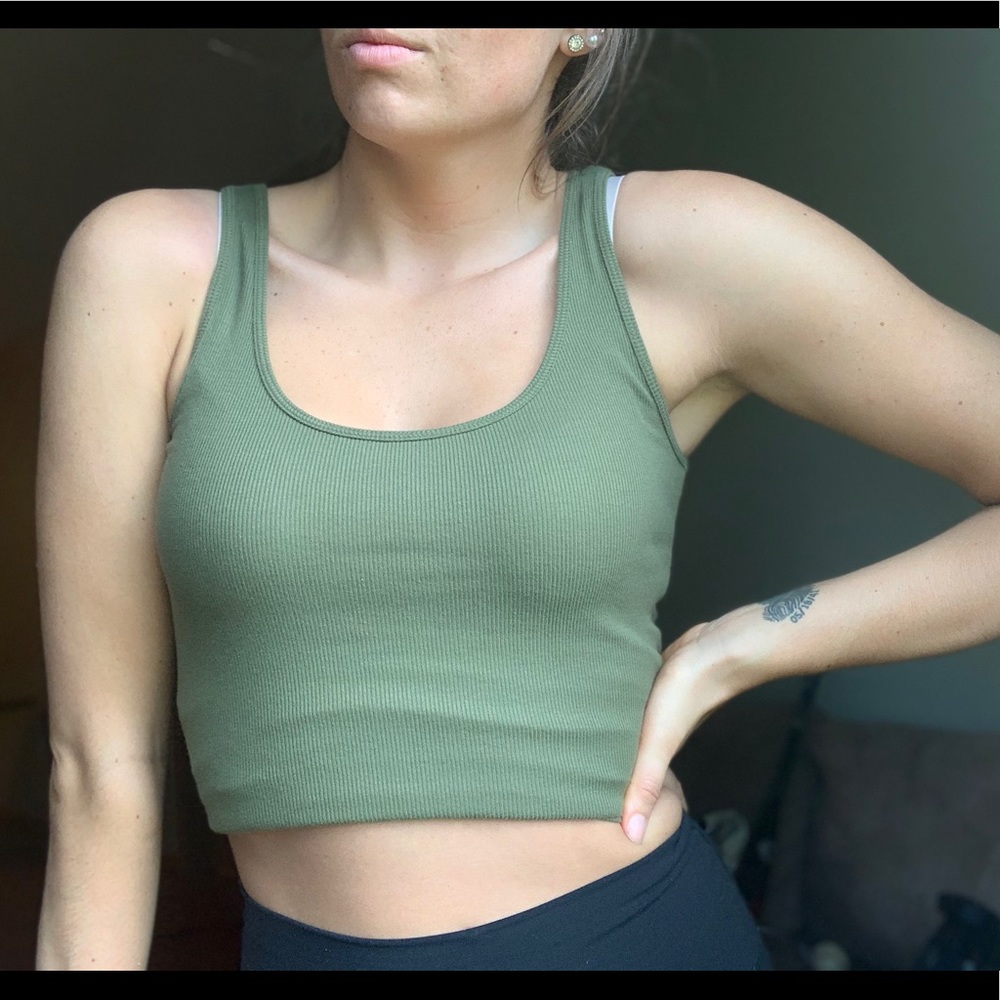 ✨SOLD✨ Old Navy Tank - Size Medium